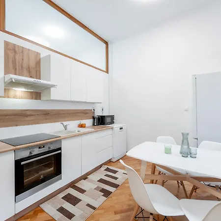 Mlynska 3 Centrum 150m2 * Kosice